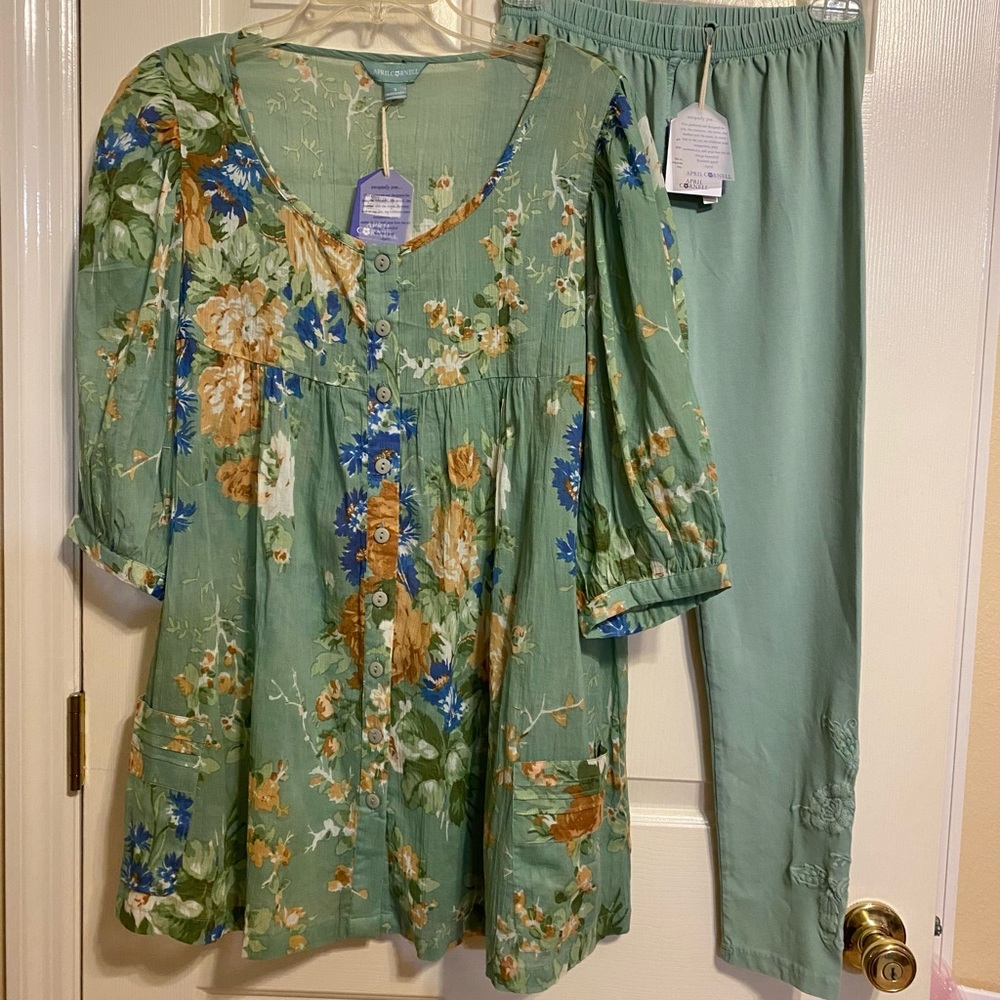 Women’s Tunic and Leggings April Cornell